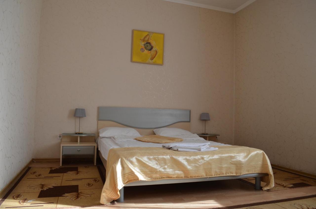 Gostiniy Dvor Hotell Vinnytsia Exteriör bild