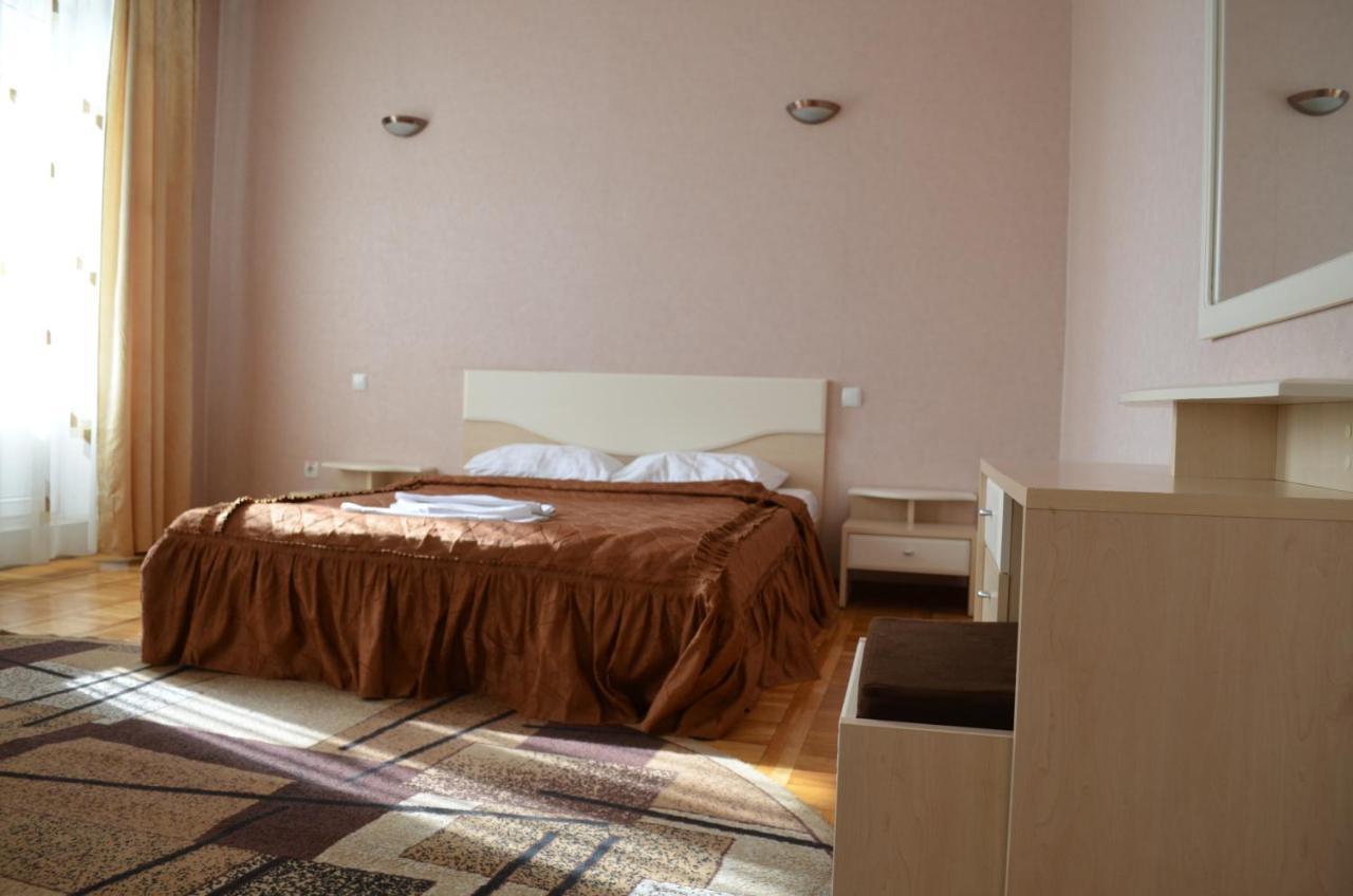 Gostiniy Dvor Hotell Vinnytsia Exteriör bild