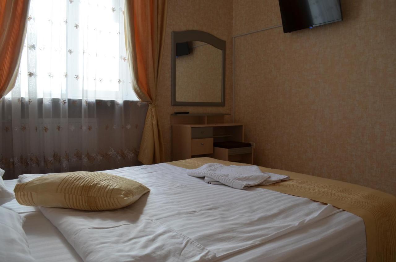 Gostiniy Dvor Hotell Vinnytsia Exteriör bild