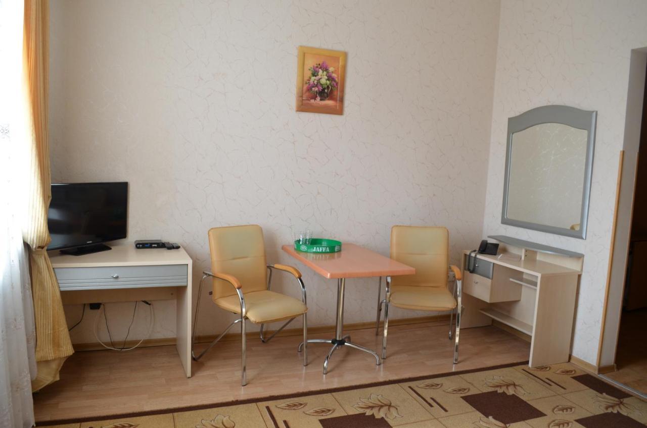 Gostiniy Dvor Hotell Vinnytsia Exteriör bild