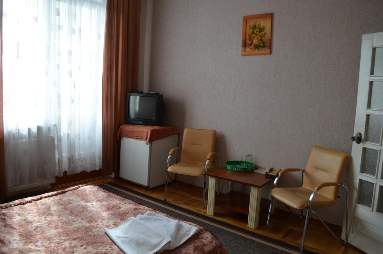 Gostiniy Dvor Hotell Vinnytsia Exteriör bild