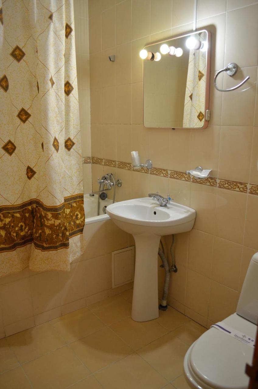 Gostiniy Dvor Hotell Vinnytsia Exteriör bild